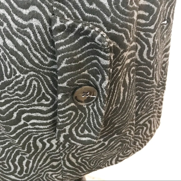 Sandro Studio Women’s Zebra Print Ruffle Front Jacket Size L Black Gray Button - Picture 10 of 14